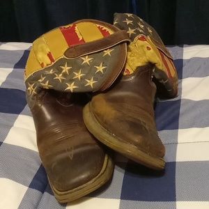 Patriotic rebel cowboy boots. Size 10D. Brown with American flag.